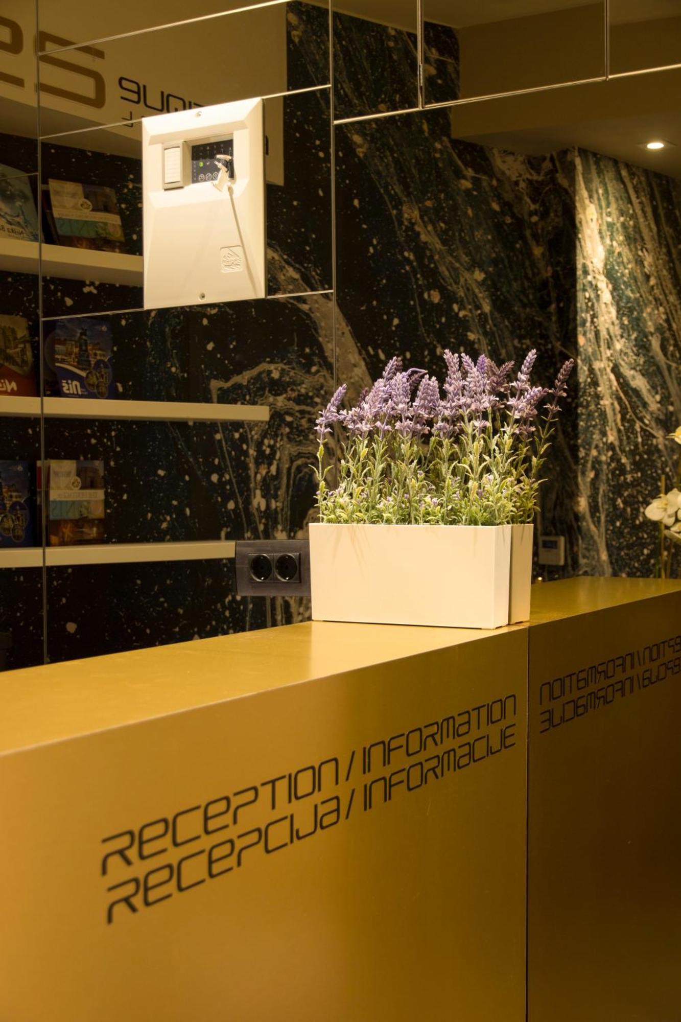 Boutique 25H By Eva Stay 018 Nis Exterior photo